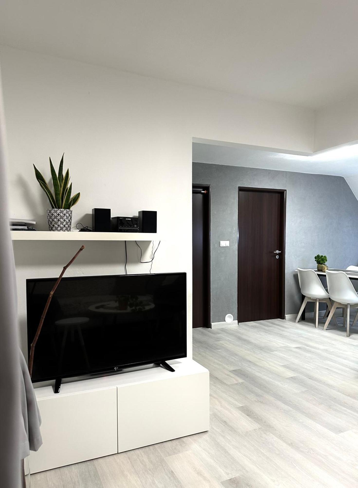 Apartment Nela Pavčina Lehota エクステリア 写真